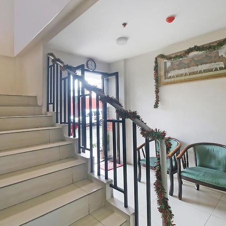 Oyo 896 Silverio Suites Manila Ngoại thất bức ảnh