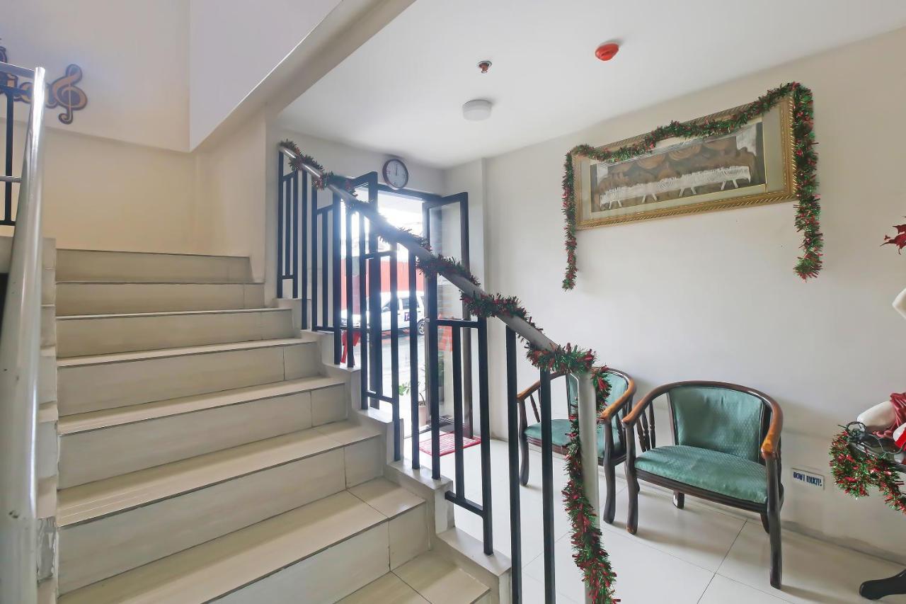 Oyo 896 Silverio Suites Manila Ngoại thất bức ảnh