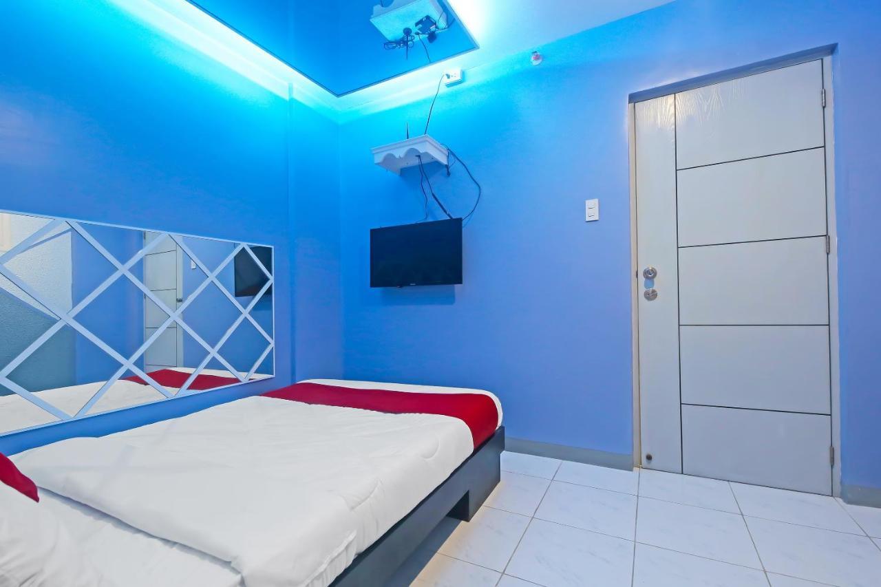 Oyo 896 Silverio Suites Manila Ngoại thất bức ảnh