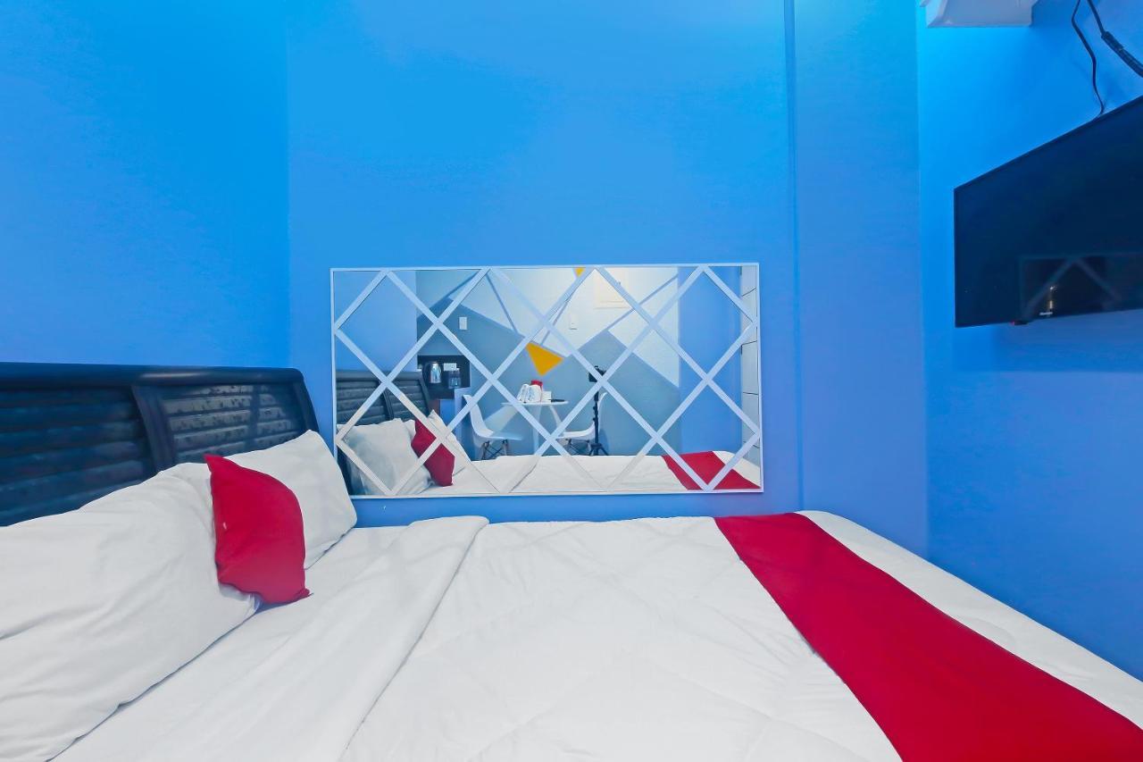 Oyo 896 Silverio Suites Manila Ngoại thất bức ảnh